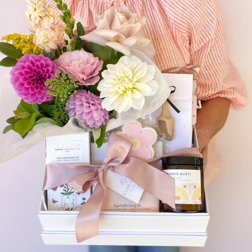 gift and flower hamper